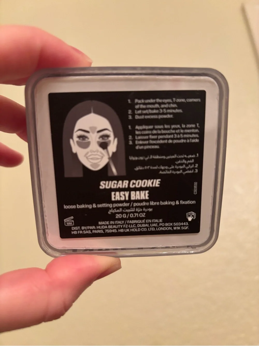 Huda Beauty Easy Bake Blurring Loose Setting Powder — White